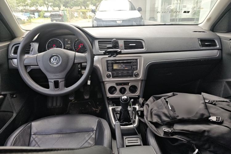 Used Volkswagen Lavida 2013 Restyled Classic 1.6L Manual Comfort Edition Center Console