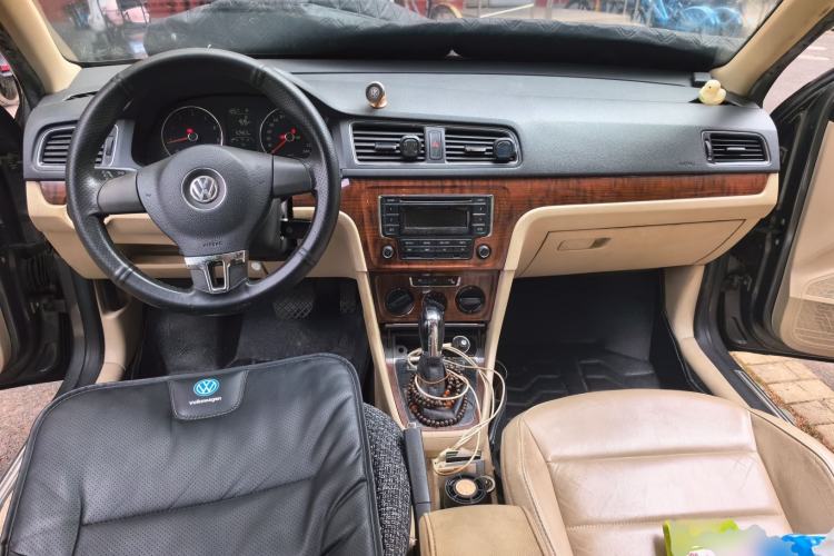 Used Volkswagen Lavida 2013 Restyled Classic 1.6L Automatic Comfort Edition Center Console