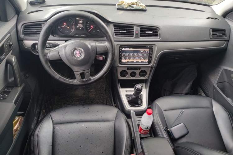 Used Volkswagen Lavida 2013 Revised Classic 1.6L Manual Fashion Edition Center Console