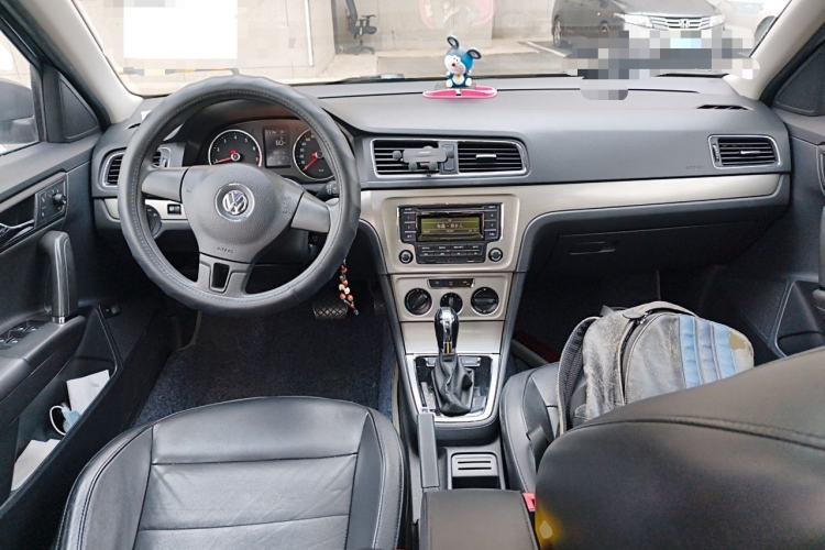 Used Volkswagen Lavida 2013 Restyled Classic 1.6L Automatic Comfort Edition Center Console