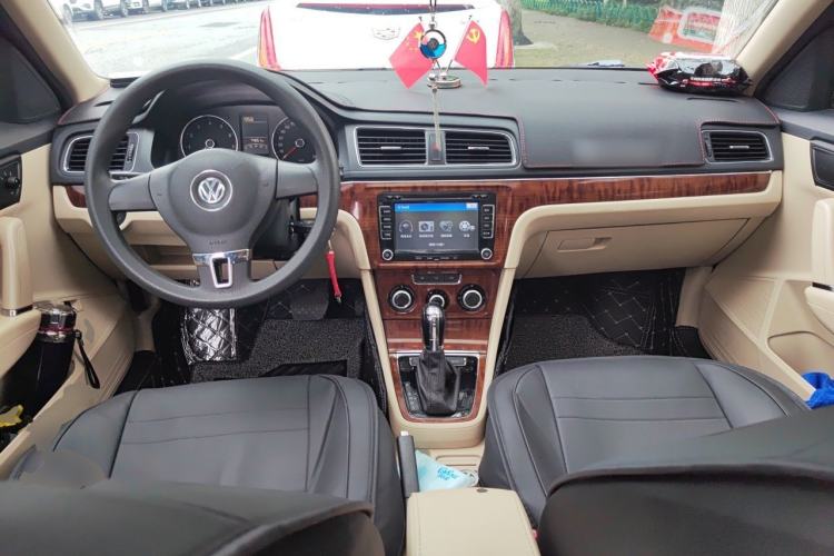 Used Volkswagen Lavida 2013 Restyled Classic 1.6L Automatic Comfort Edition Center Console