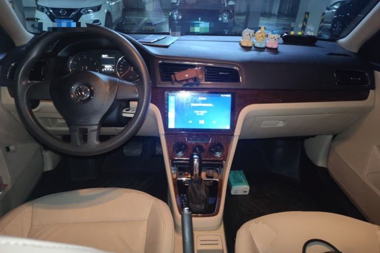 Used Volkswagen Lavida 2013 Revised Version 1.4 TSI DSG Comfort Edition Center Console