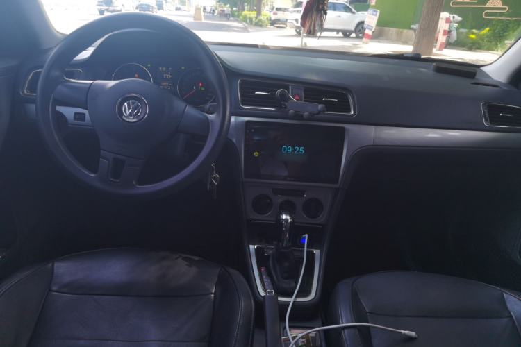 Used Volkswagen Lavida 2013 Restyled Classic 1.6L Automatic Comfort Edition Center Console