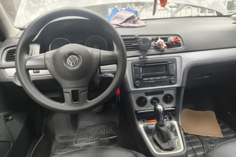 Used Volkswagen Lavida 2013 1.4TSI DSG Comfort Edition Center Console
