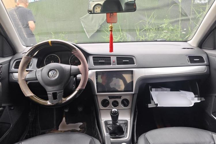 Used Volkswagen Lavida 2013 1.6L Manual Comfort Edition Center Console
