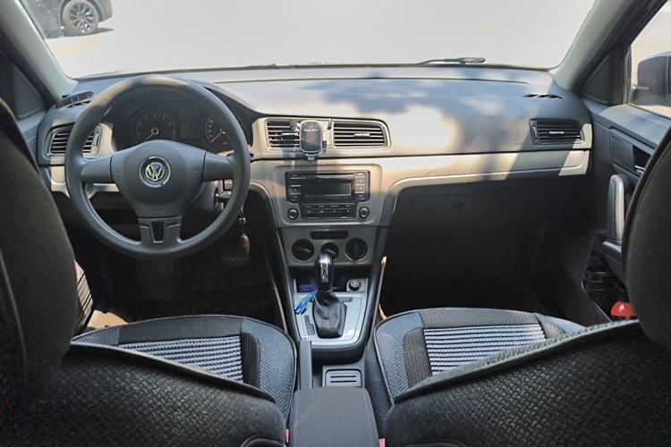 Used Volkswagen Lavida 2013 Revised Classic 1.6L Automatic Fashion Edition Center Console