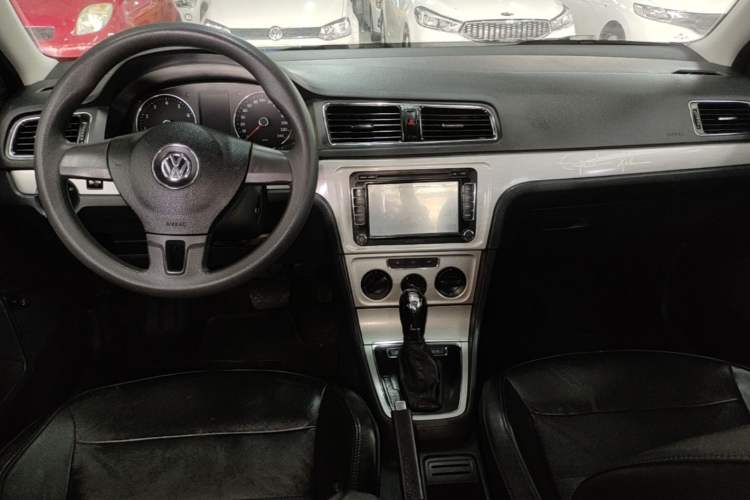 Used Volkswagen Lavida 2013 Restyled Classic 1.6L Automatic Comfort Edition Center Console