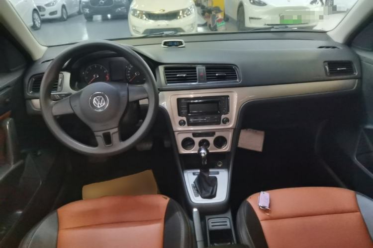 Used Volkswagen Lavida 2013 Revised Classic 1.6L Automatic Fashion Edition Center Console