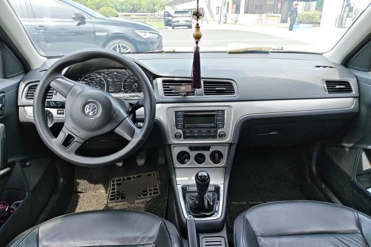 Used Volkswagen Lavida 2013 1.6L Manual Comfort Edition Center Console
