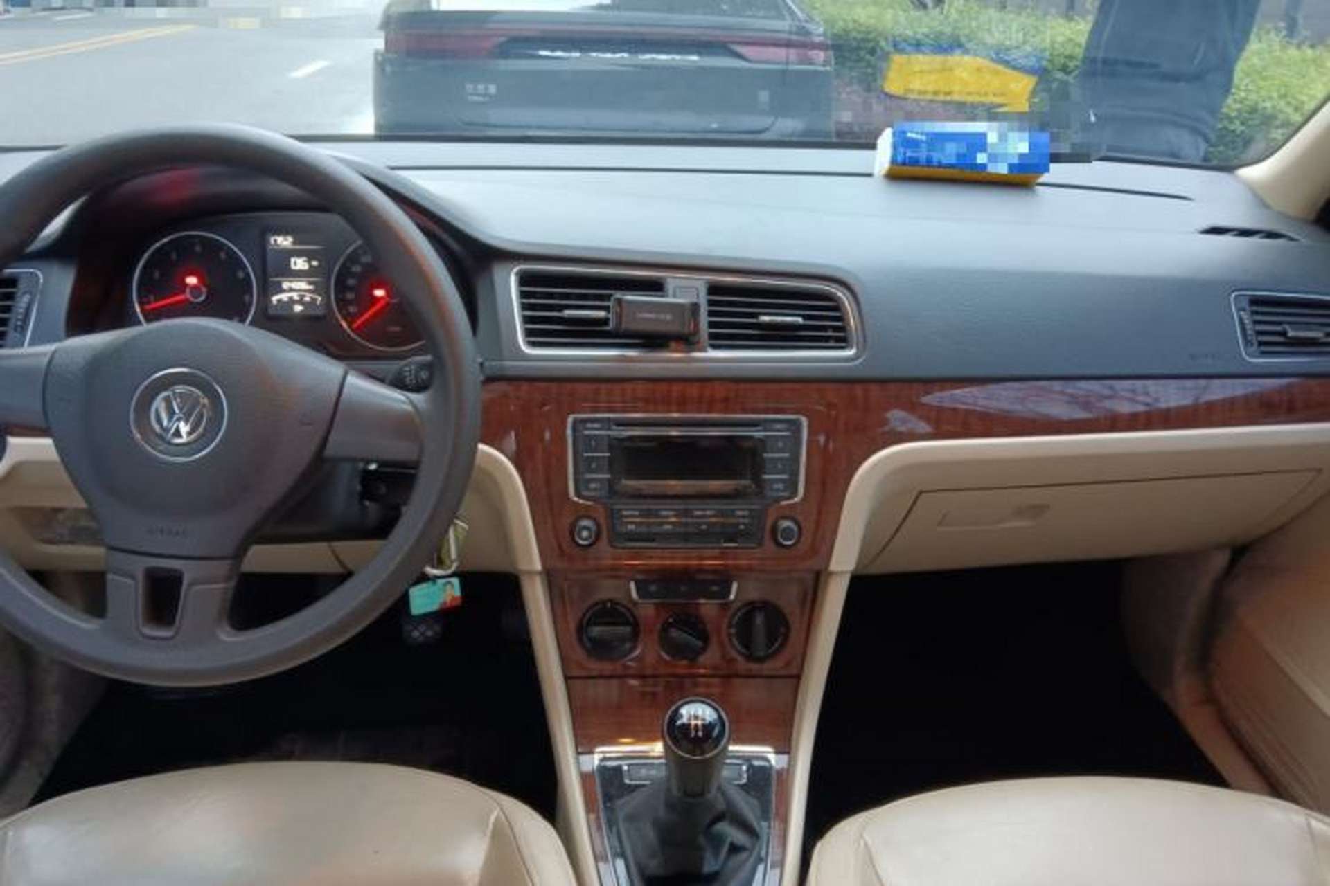 Used Volkswagen Lavida 2013 Restyled Classic 1.6L Manual Comfort Edition Center Console
