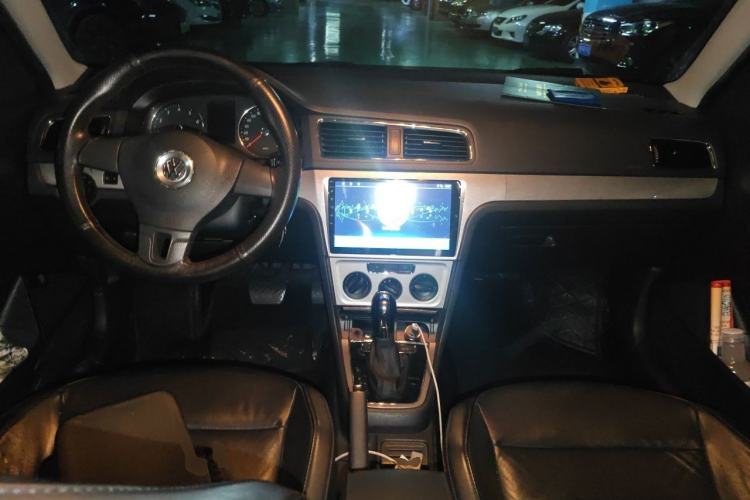 Used Volkswagen Lavida 2013 Restyled Classic 1.6L Automatic Comfort Edition Center Console