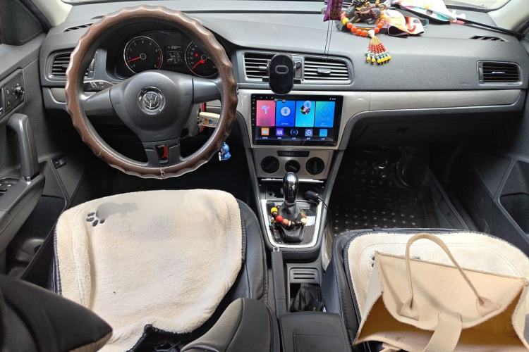 Used Volkswagen Lavida 2013 1.4TSI DSG Comfort Edition Center Console