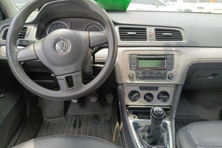 Used Volkswagen Lavida 2013 Restyled Classic 1.6L Manual Comfort Edition Center Console