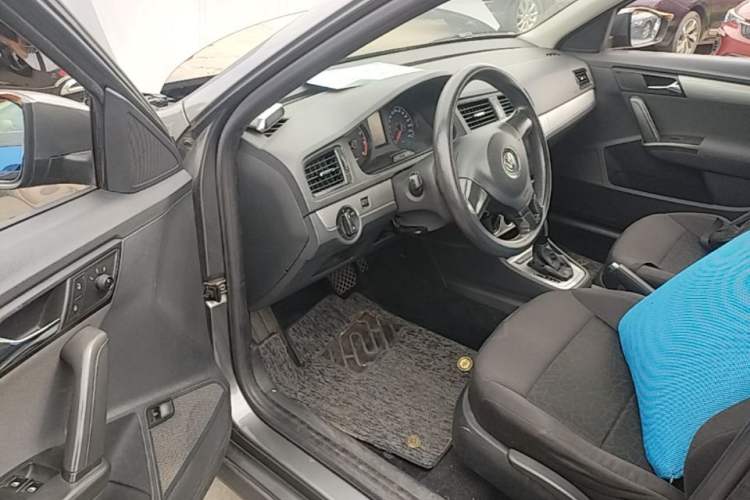 Used Volkswagen Lavida 2013 1.6L Automatic Fashion Edition Driver Seat