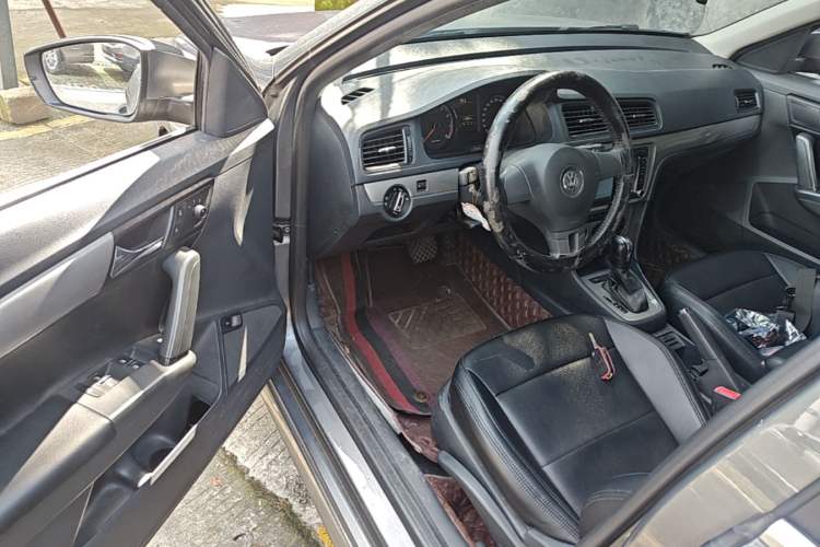 Used Volkswagen Lavida 2013 Revised Classic 1.6L Automatic Fashion Edition Driver Seat