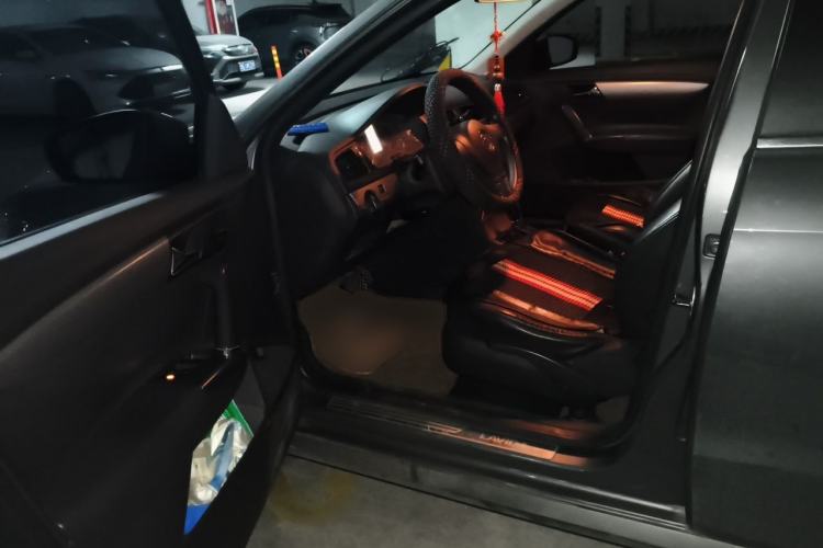 Used Volkswagen Lavida 2013 Restyled Classic 1.6L Automatic Comfort Edition Driver Seat