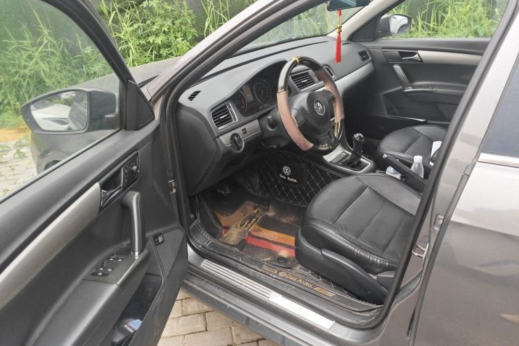 Used Volkswagen Lavida 2013 1.6L Manual Comfort Edition Driver Seat