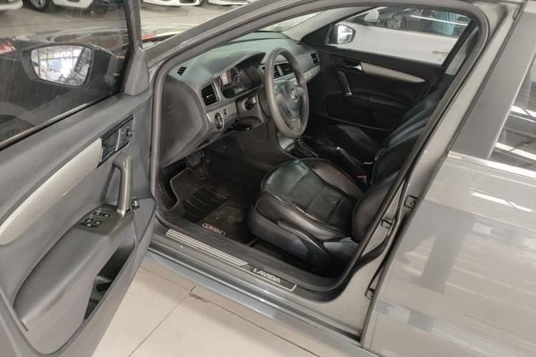 Used Volkswagen Lavida 2013 Restyled Classic 1.6L Automatic Comfort Edition Driver Seat