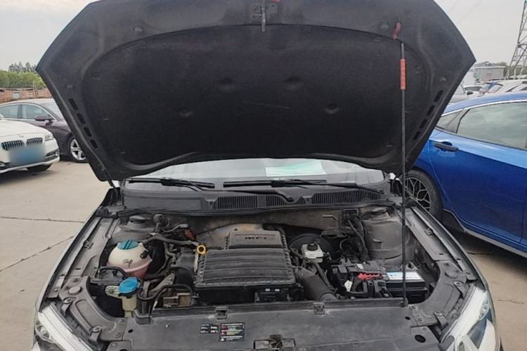 Used Volkswagen Lavida 2013 1.6L Automatic Fashion Edition Engine Bay