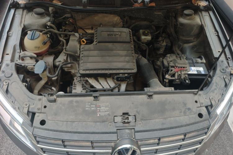Used Volkswagen Lavida 2013 Revised Classic 1.6L Manual Fashion Edition Engine Bay