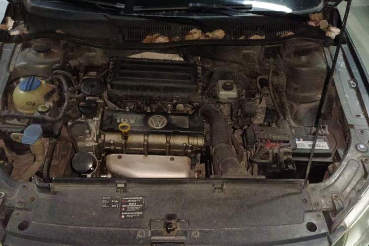 Used Volkswagen Lavida 2013 1.6L Automatic Fashion Edition Engine Bay