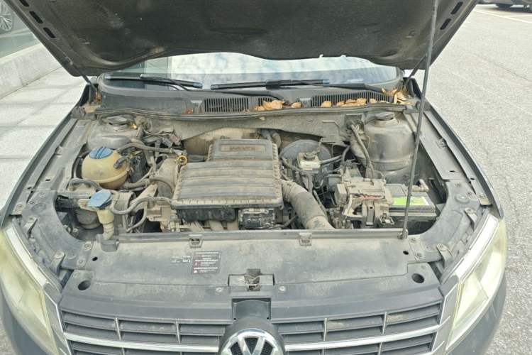 Used Volkswagen Lavida 2013 Restyled Classic 1.6L Manual Comfort Edition Engine Bay