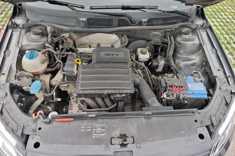 Used Volkswagen Lavida 2013 Revised Version 1.6L Automatic Luxury Edition Engine Bay