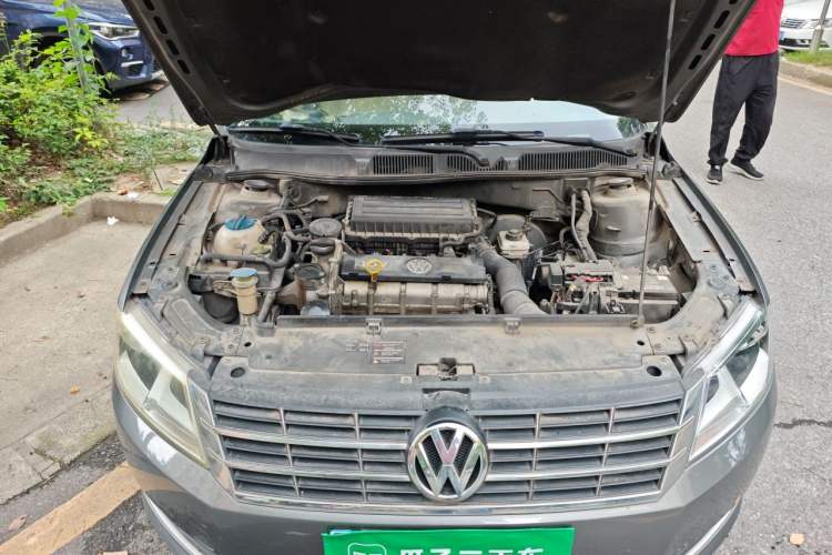 Used Volkswagen Lavida 2013 1.6L Automatic Comfort Edition Engine Bay