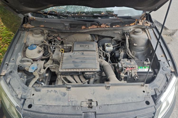 Used Volkswagen Lavida 2013 Revised Classic 1.6L Manual Fashion Edition Engine Bay