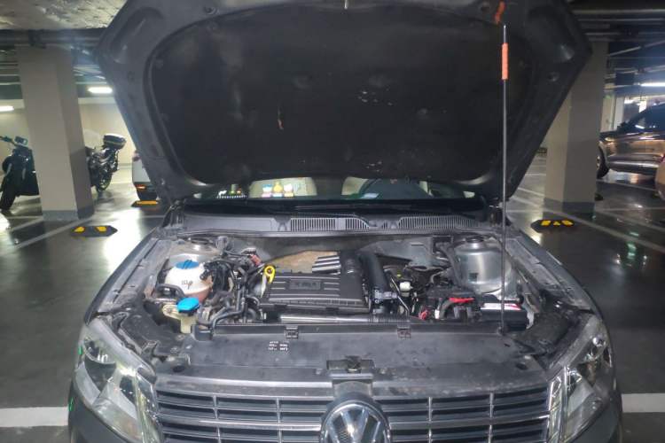 Used Volkswagen Lavida 2013 Revised Version 1.4 TSI DSG Comfort Edition Engine Bay