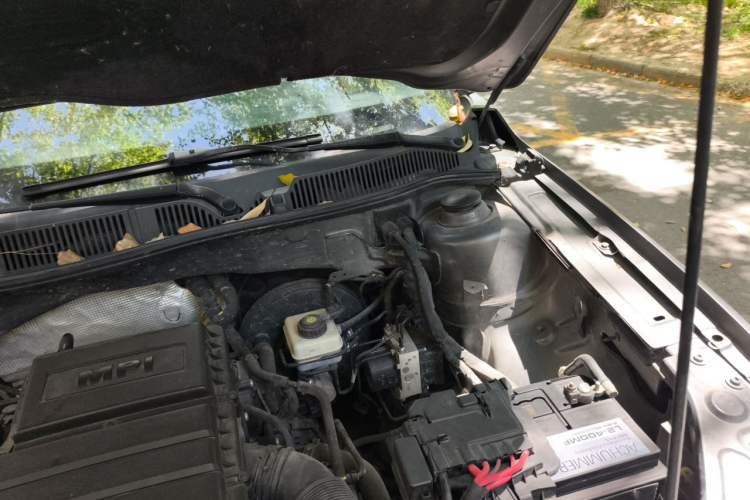 Used Volkswagen Lavida 2013 Restyled Classic 1.6L Manual Comfort Edition Engine Bay Left
