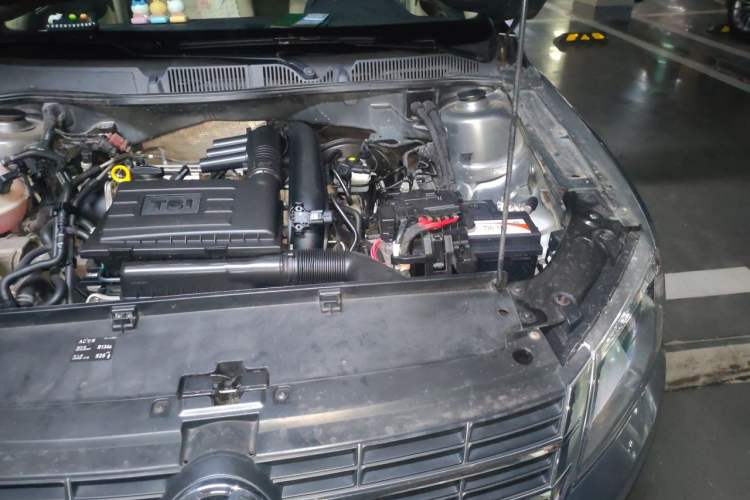 Used Volkswagen Lavida 2013 Revised Version 1.4 TSI DSG Comfort Edition Engine Bay Left