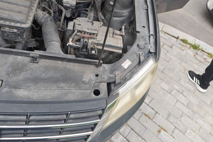 Used Volkswagen Lavida 2013 1.6L Manual Comfort Edition Engine Bay Left