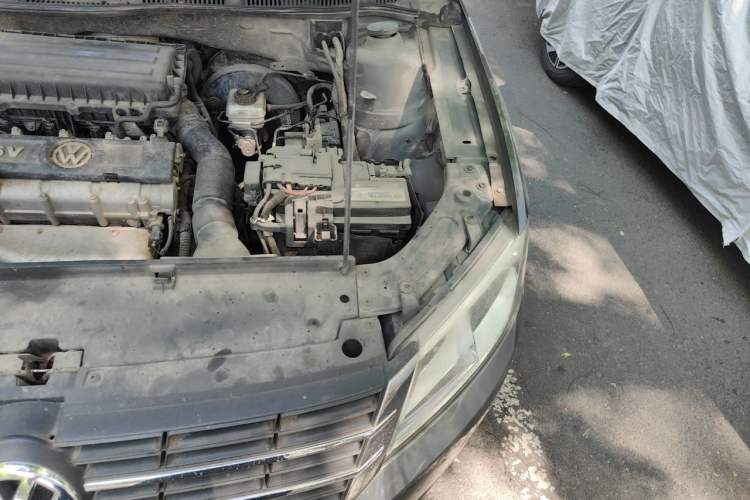 Used Volkswagen Lavida 2013 1.6L Manual Fashion Edition Engine Bay Left