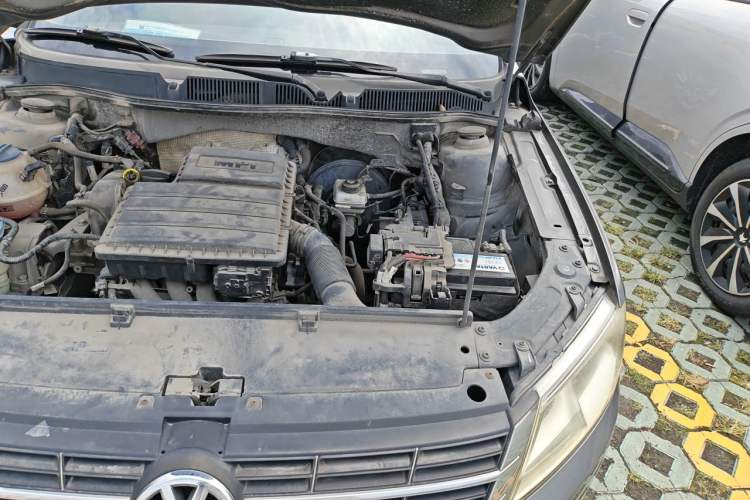 Used Volkswagen Lavida 2013 1.6L Manual Comfort Edition Engine Bay Left
