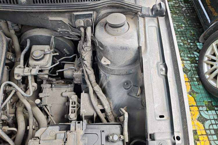 Used Volkswagen Lavida 2013 Revised Version 1.4 TSI DSG Comfort Edition Engine Bay Left