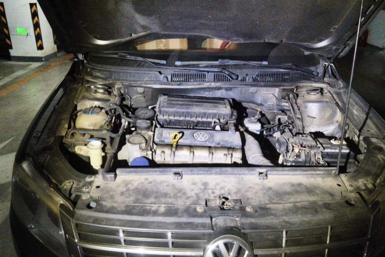 Used Volkswagen Lavida 2013 1.6L Manual Comfort Edition Engine Bay