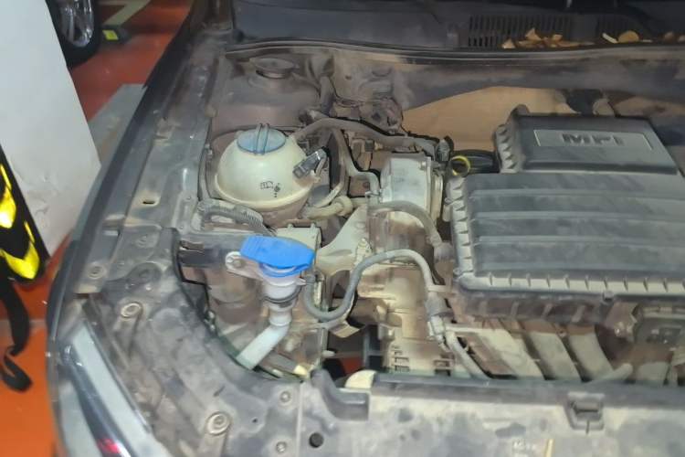 Used Volkswagen Lavida 2013 Restyled Classic 1.6L Automatic Comfort Edition Engine Bay Right