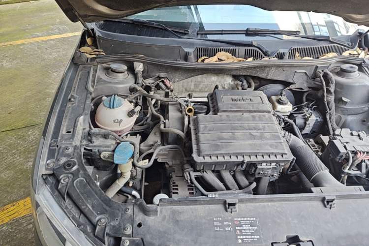Used Volkswagen Lavida 2013 Revised Classic 1.6L Automatic Fashion Edition Engine Bay Right
