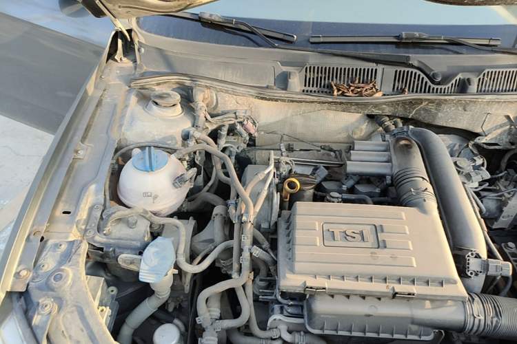 Used Volkswagen Lavida 2013 Revised Version 1.4 TSI DSG Comfort Edition Engine Bay Right