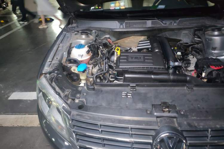 Used Volkswagen Lavida 2013 Revised Version 1.4 TSI DSG Comfort Edition Engine Bay Right