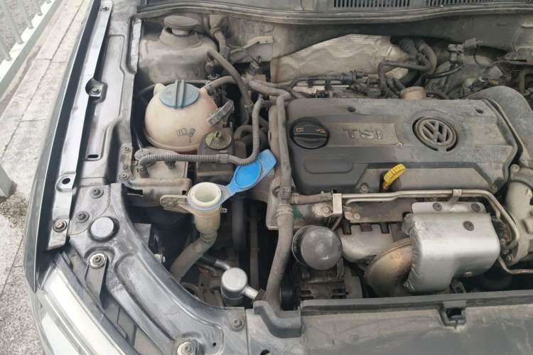 Used Volkswagen Lavida 2013 1.4TSI DSG Comfort Edition Engine Bay Right