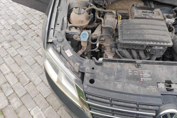 Used Volkswagen Lavida 2013 1.6L Manual Comfort Edition Engine Bay Right