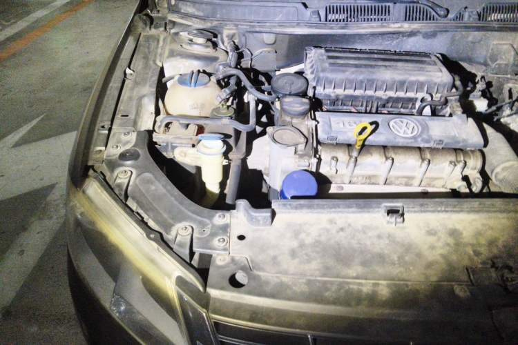Used Volkswagen Lavida 2013 1.6L Manual Comfort Edition Engine Bay Right
