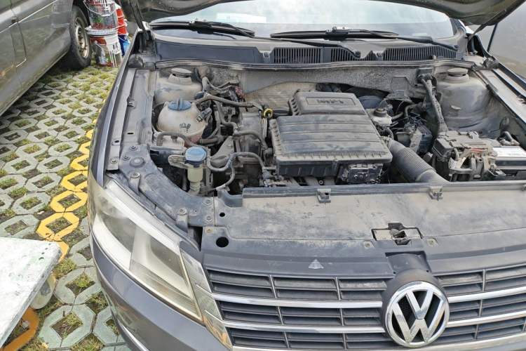Used Volkswagen Lavida 2013 1.6L Manual Comfort Edition Engine Bay Right