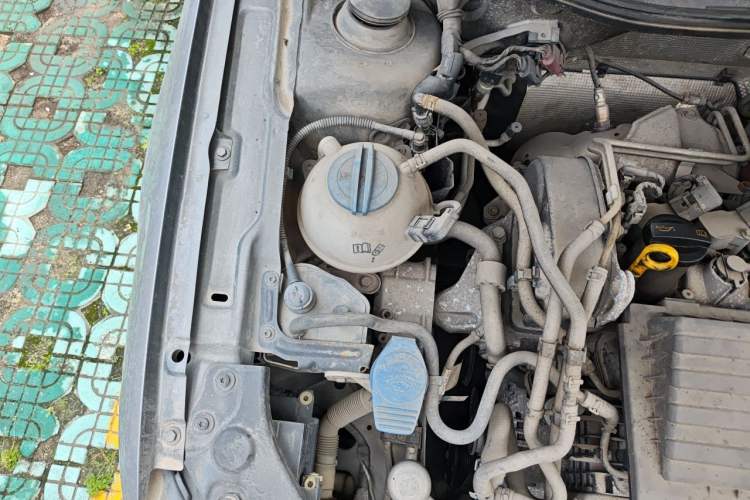 Used Volkswagen Lavida 2013 Revised Version 1.4 TSI DSG Comfort Edition Engine Bay Right