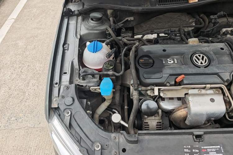 Used Volkswagen Lavida 2013 1.4TSI DSG Comfort Edition Engine Bay Right