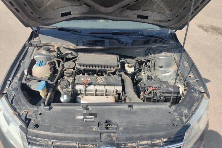 Used Volkswagen Lavida 2013 1.6L Automatic Comfort Edition Engine Bay