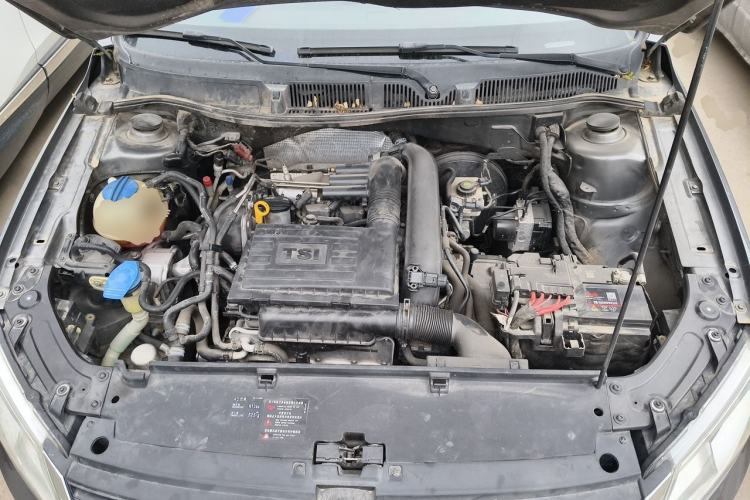 Used Volkswagen Lavida 2013 Revised Version 1.4 TSI DSG Comfort Edition Engine Bay