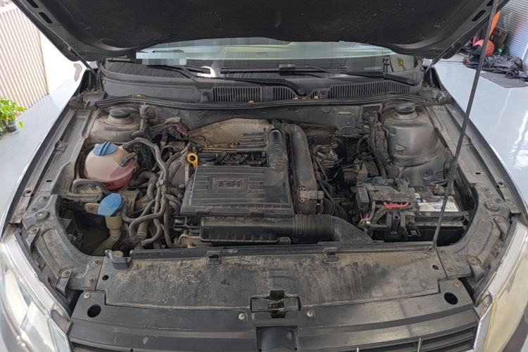 Used Volkswagen Lavida 2013 Revised Version 1.4 TSI DSG Luxury Edition Engine Bay